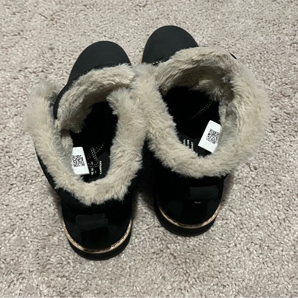 Toms Black Mojave Boots - Picture 5 of 6